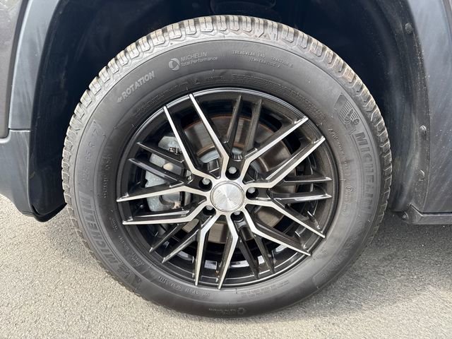 Used 2018 Jeep Cherokee Latitude Plus w/ Cold Weather Group image 25