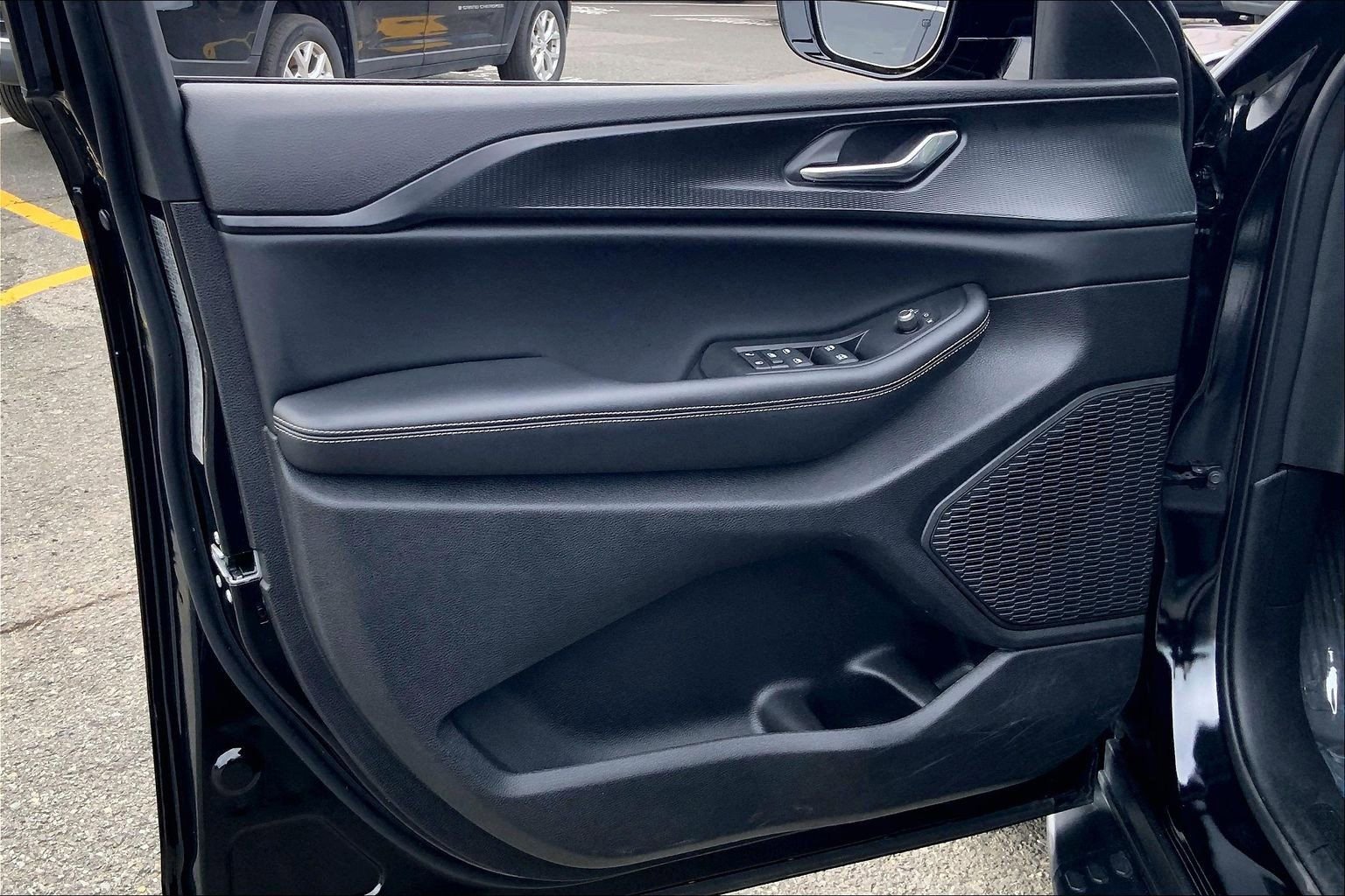 Certified 2025 Jeep Grand Cherokee Altitude image 20