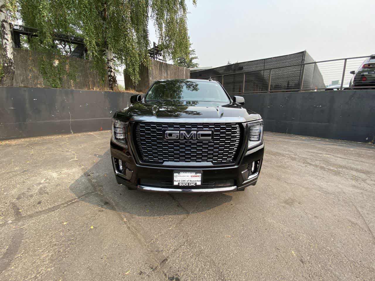 Used 2023 GMC Yukon XL Denali Ultimate AWD/4WD image 9