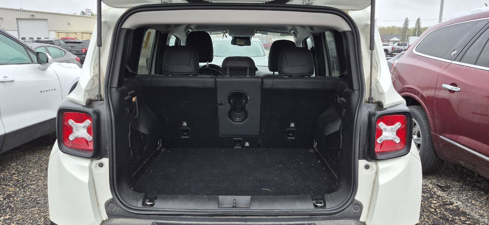 Used 2022 Jeep Renegade Limited AWD/4WD image 5