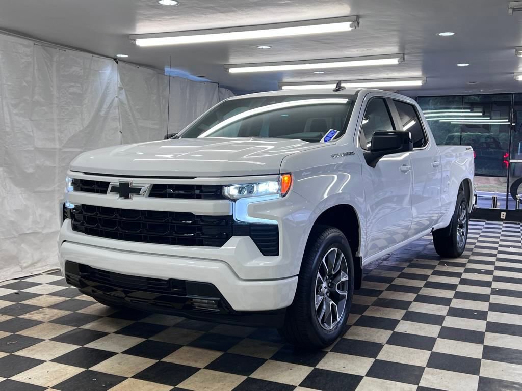 Used 2025 Chevrolet Silverado 1500 RST image 2