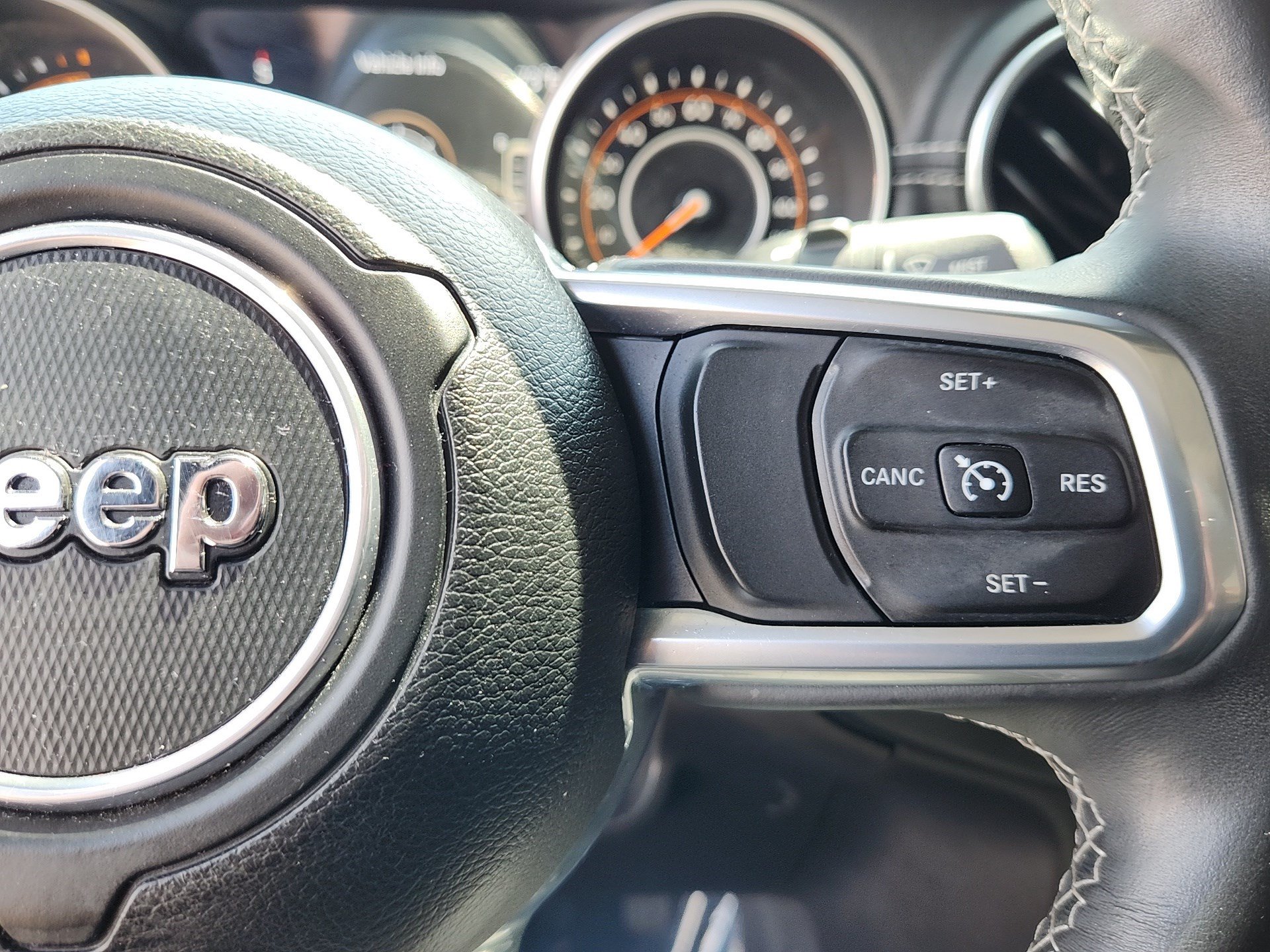 Used 2018 Jeep Wrangler Unlimited Sahara AWD/4WD image 17