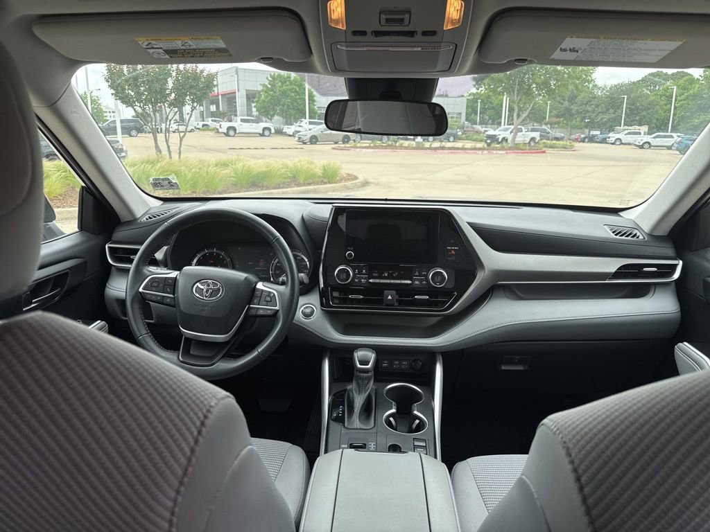 Used 2023 Toyota Highlander LE FWD image 11