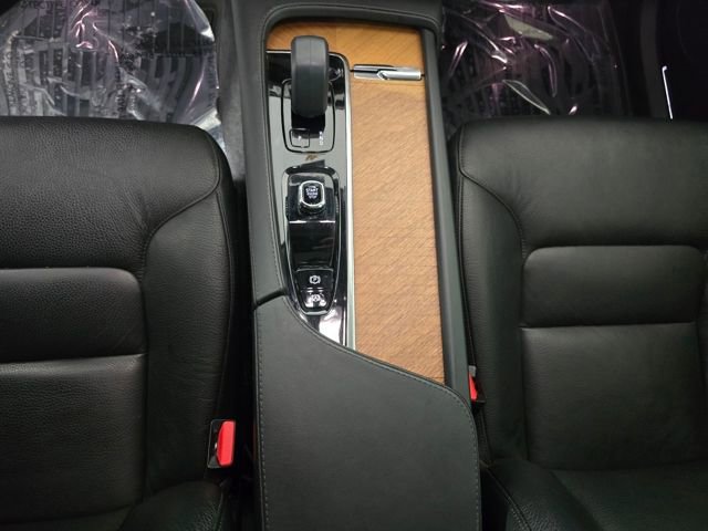 Used 2023 Volvo XC90 B6 Plus w/ Protection Package Premier image 13