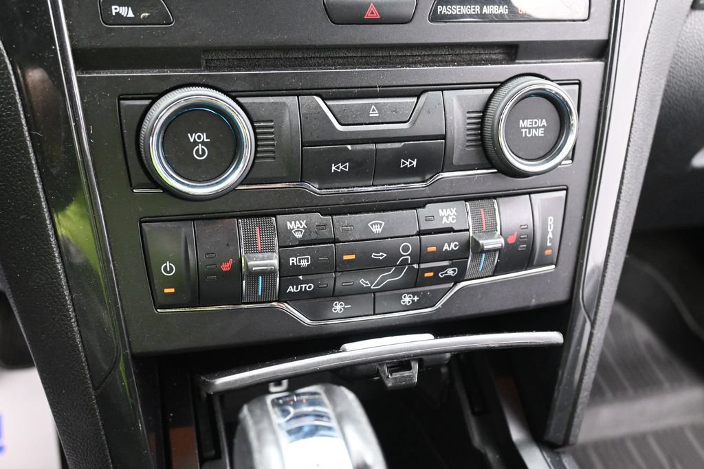 Used 2017 Ford Explorer XLT w/ Equipment Group 202A FWD image 12