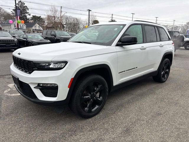 Used 2023 Jeep Grand Cherokee Limited w/ Black Appearance Package AWD/4WD image 7