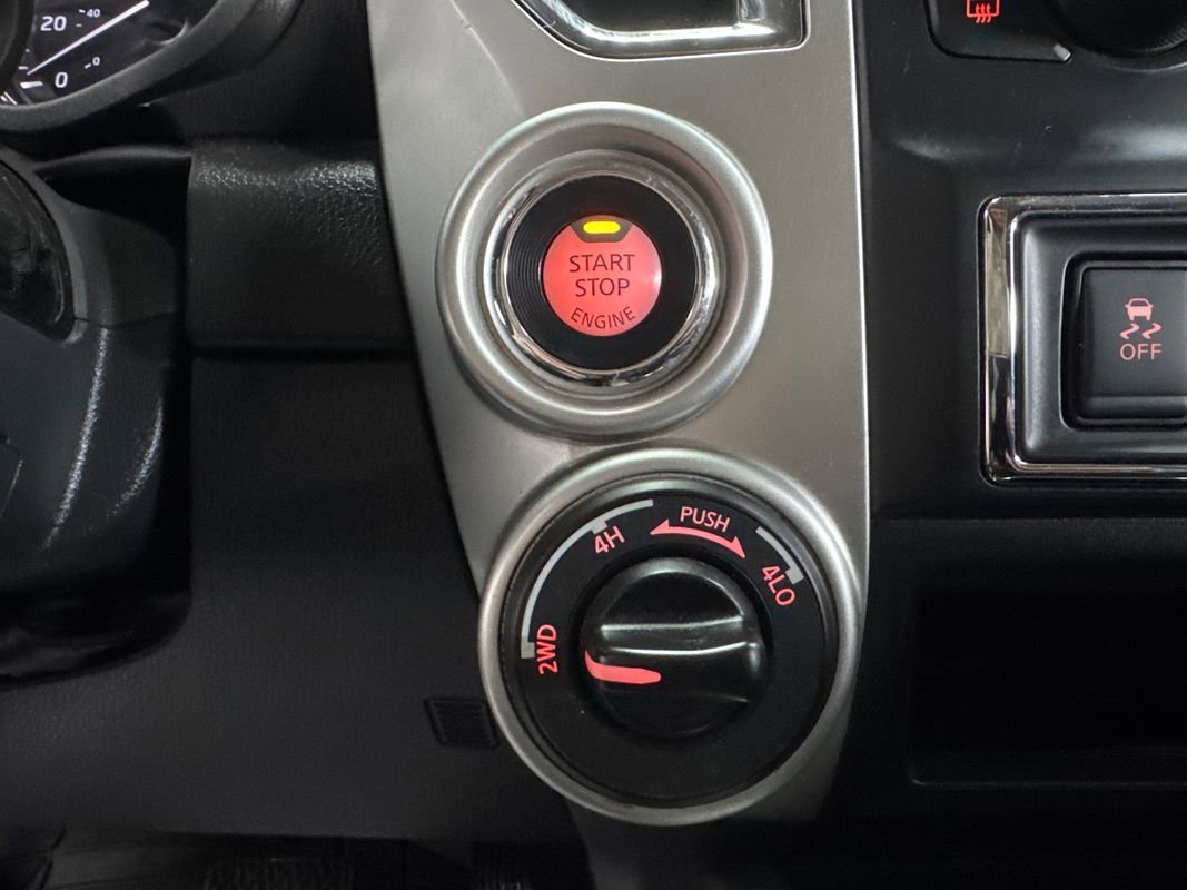 Used 2018 Nissan Titan SV w/ SV Convenience Package image 14