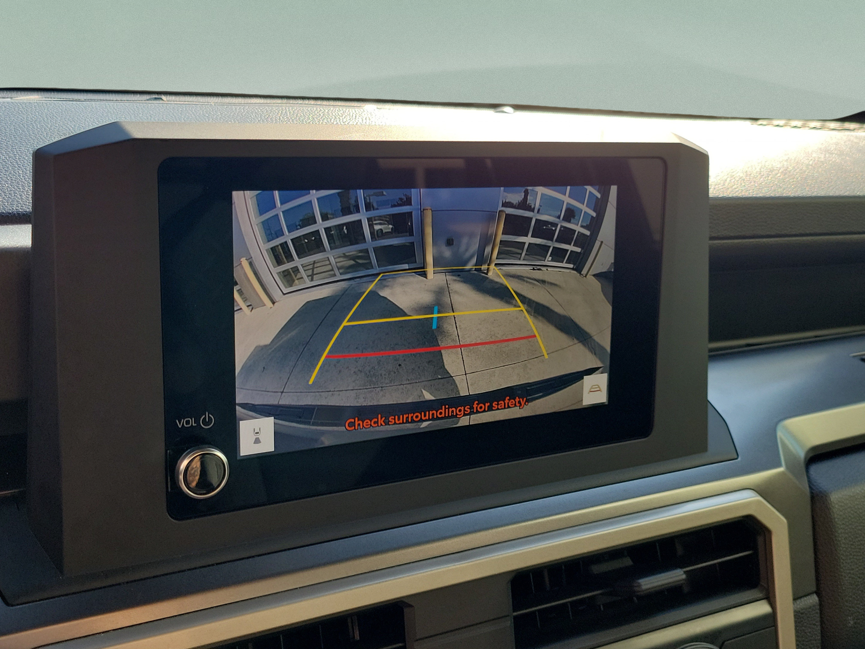 Certified 2025 Toyota Tacoma SR5 AWD/4WD image 18