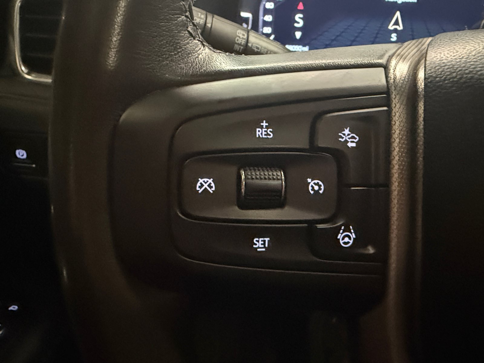 Used 2024 GMC Yukon XL Denali w/ Advanced Technology Package RWD image 21