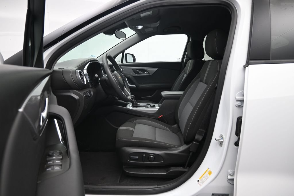 Used 2025 Chevrolet Blazer LT AWD/4WD image 24