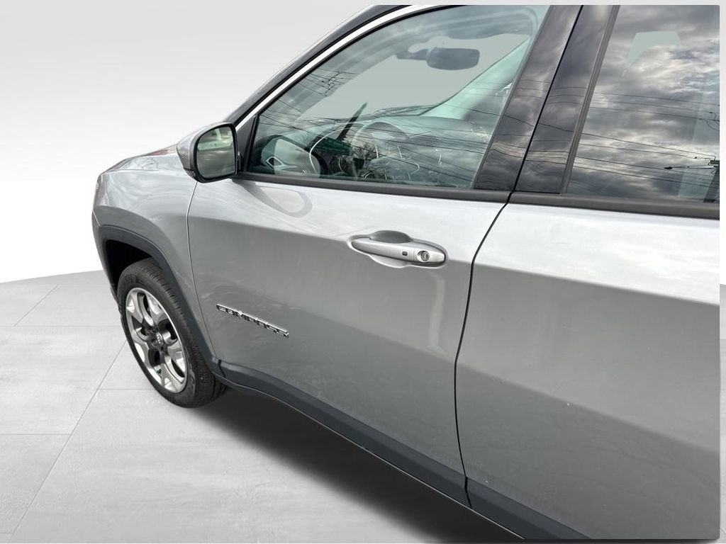 Used 2020 Jeep Compass Limited AWD/4WD image 11
