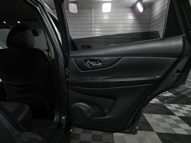 Used 2019 Nissan Rogue SV image 35