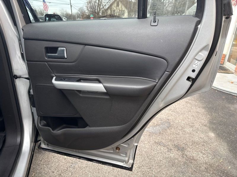 Used 2013 Ford Edge SE image 19