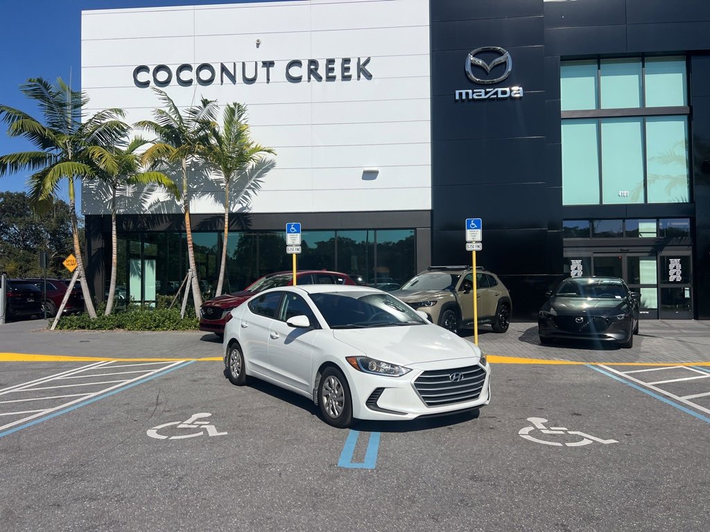 Used 2018 Hyundai Elantra SE image 3