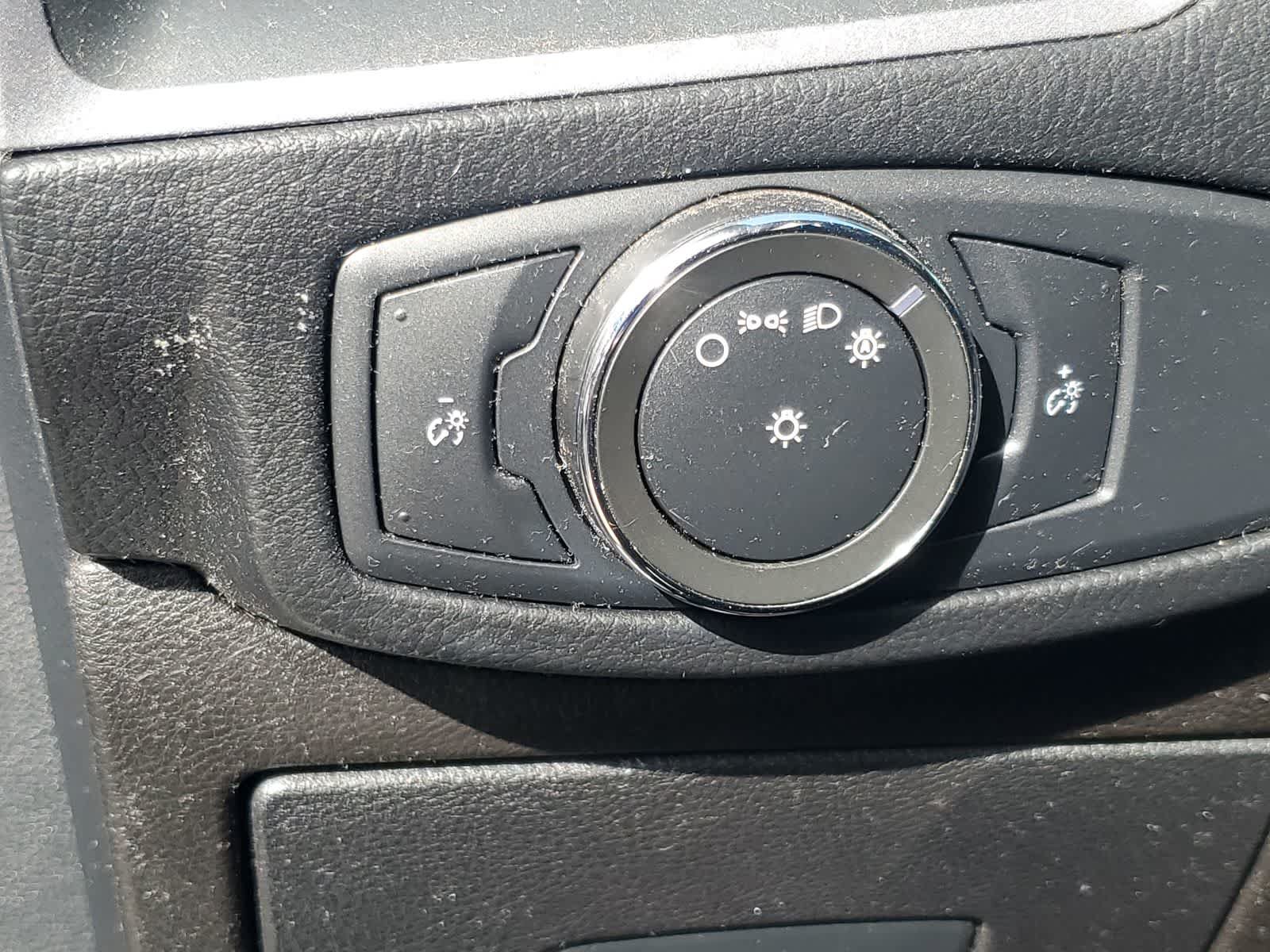 Used 2017 Ford Edge SE FWD image 19