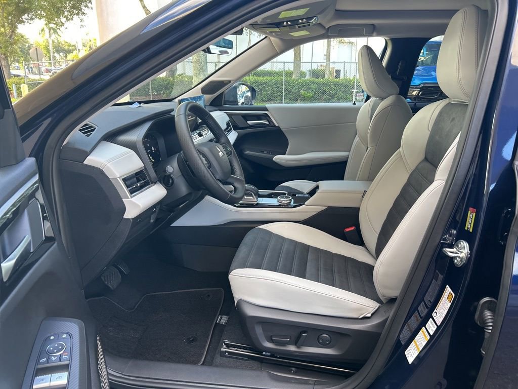 New 2025 Mitsubishi Outlander SE image 5