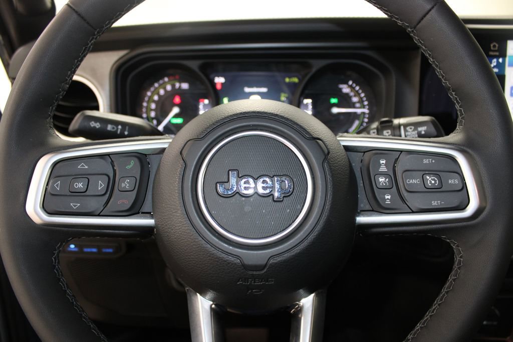 Used 2025 Jeep Wrangler Unlimited Sahara w/ Safety Group image 40