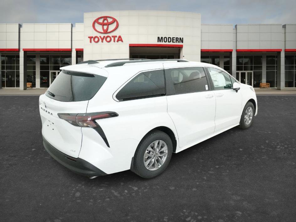 New 2026 Toyota Sienna XLE FWD image 10