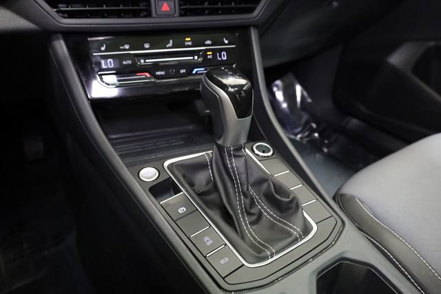 Used 2025 Volkswagen Jetta SE image 24