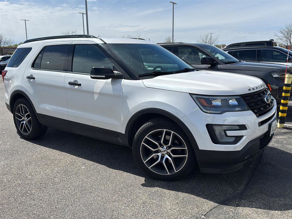 Used 2016 Ford Explorer Sport w/ Equipment Group 401A AWD/4WD image 3