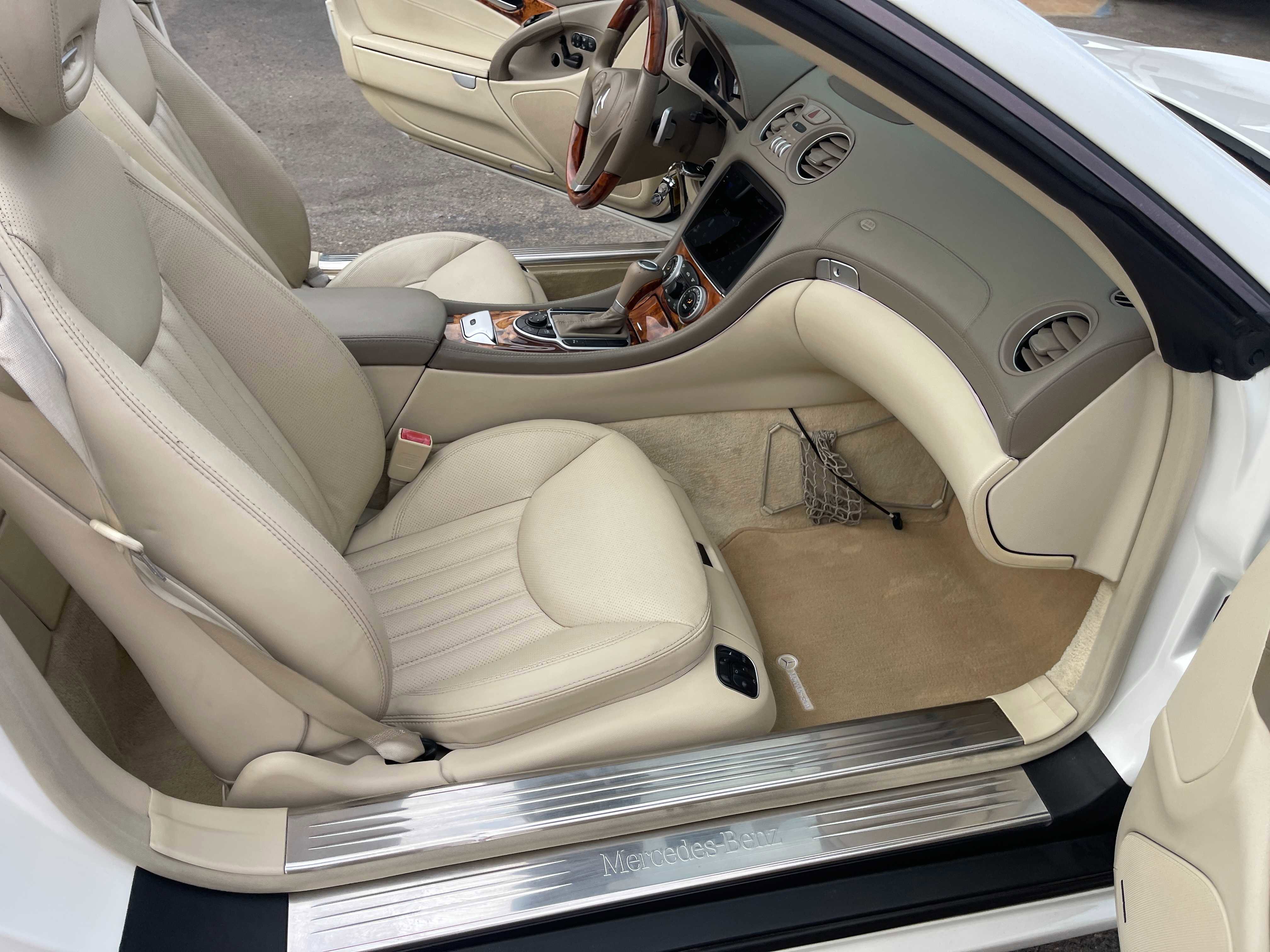 Used 2011 Mercedes-Benz SL 550 image 19