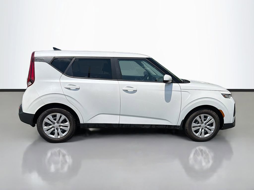 Used 2022 Kia Soul LX FWD image 4