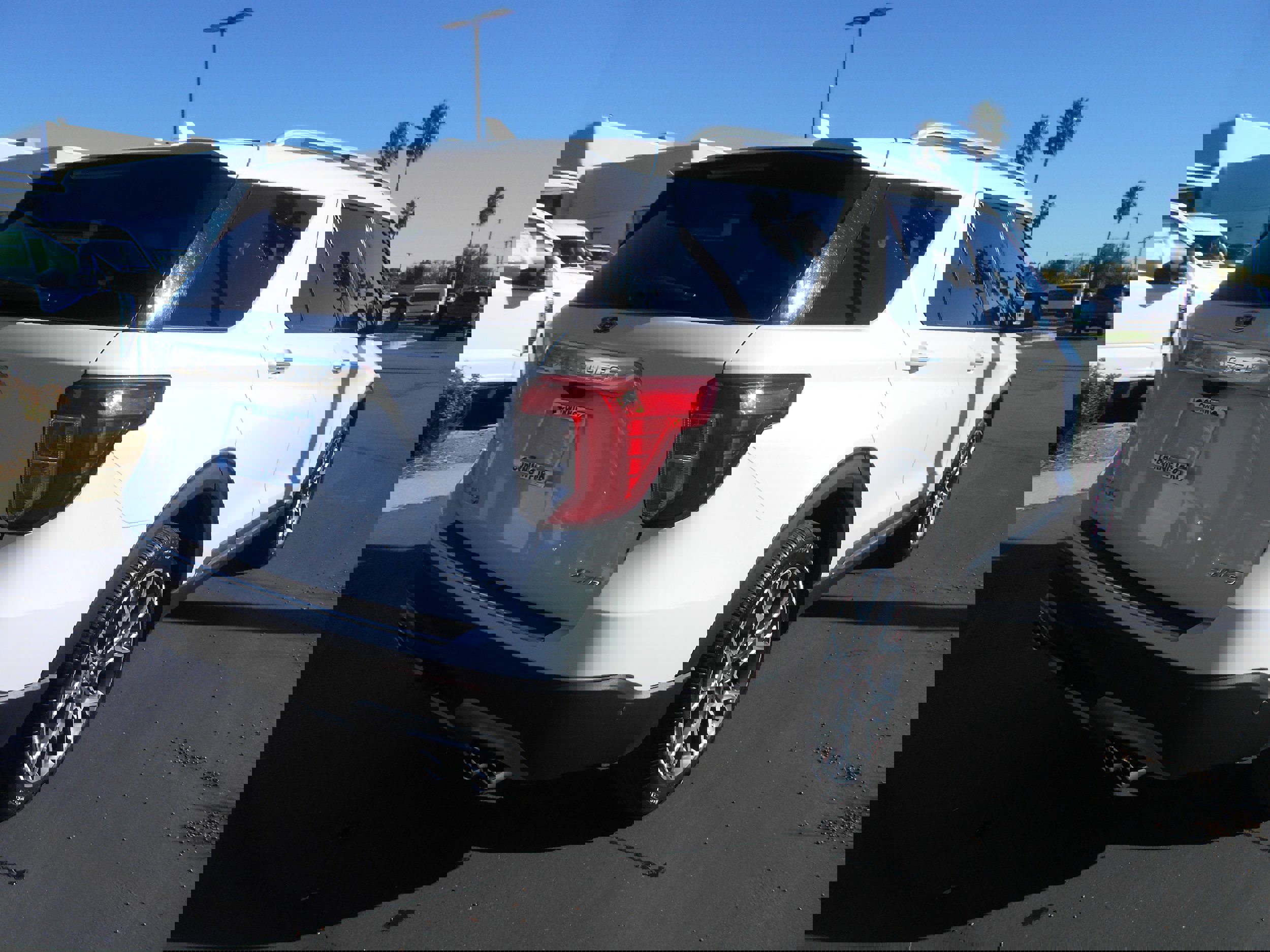 Used 2021 Ford Explorer Platinum w/ Equipment Group 601A image 7