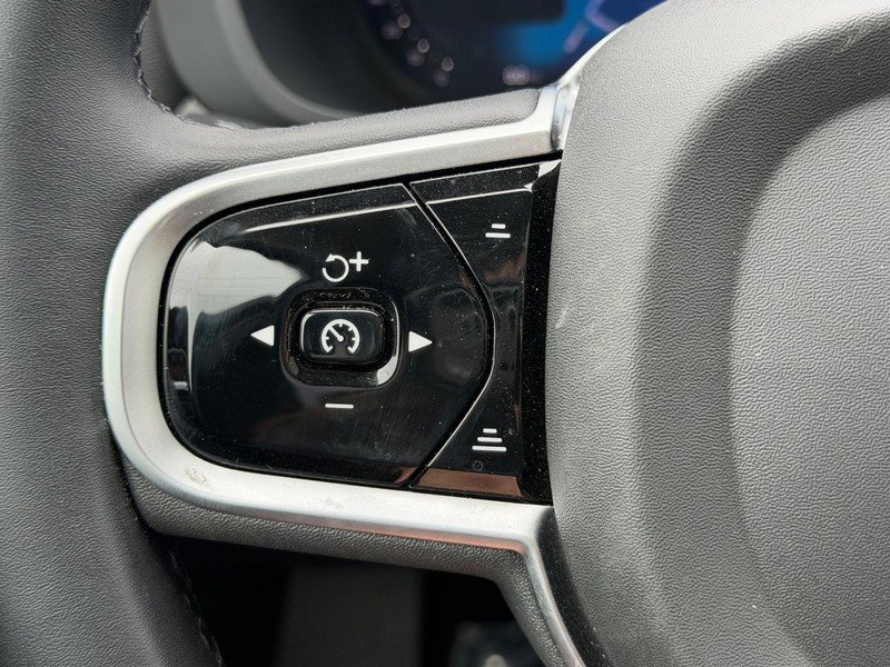Certified 2025 Volvo XC60 B5 Plus AWD/4WD image 18
