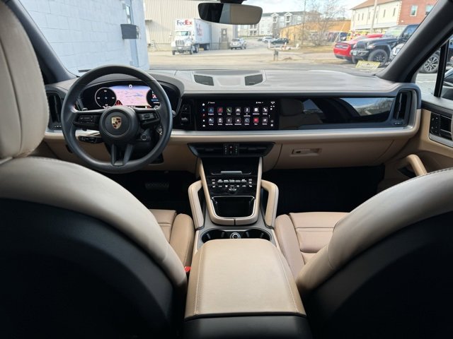 Used 2024 Porsche Cayenne image 22
