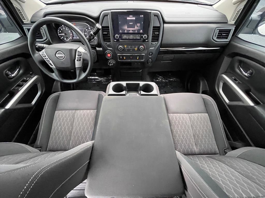 Used 2024 Nissan Titan SV image 10