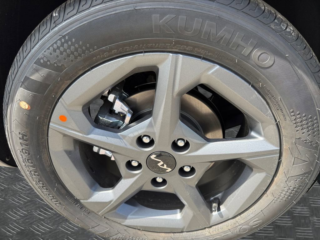New 2025 Kia K4 FWD image 17