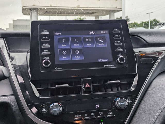 Used 2024 Toyota Camry SE image 19