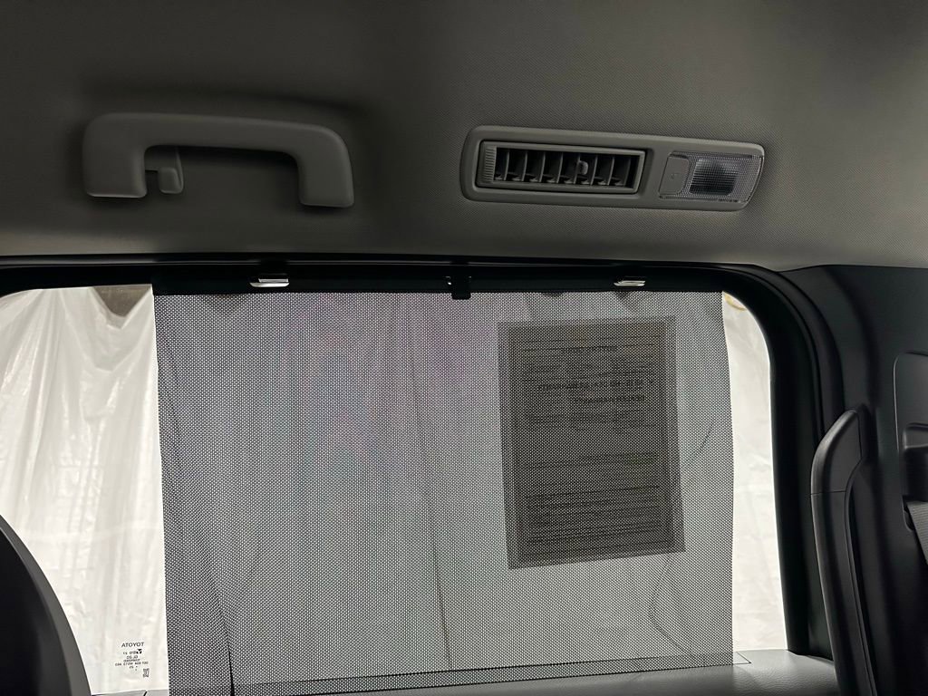 Used 2025 Toyota Sienna LE FWD image 45
