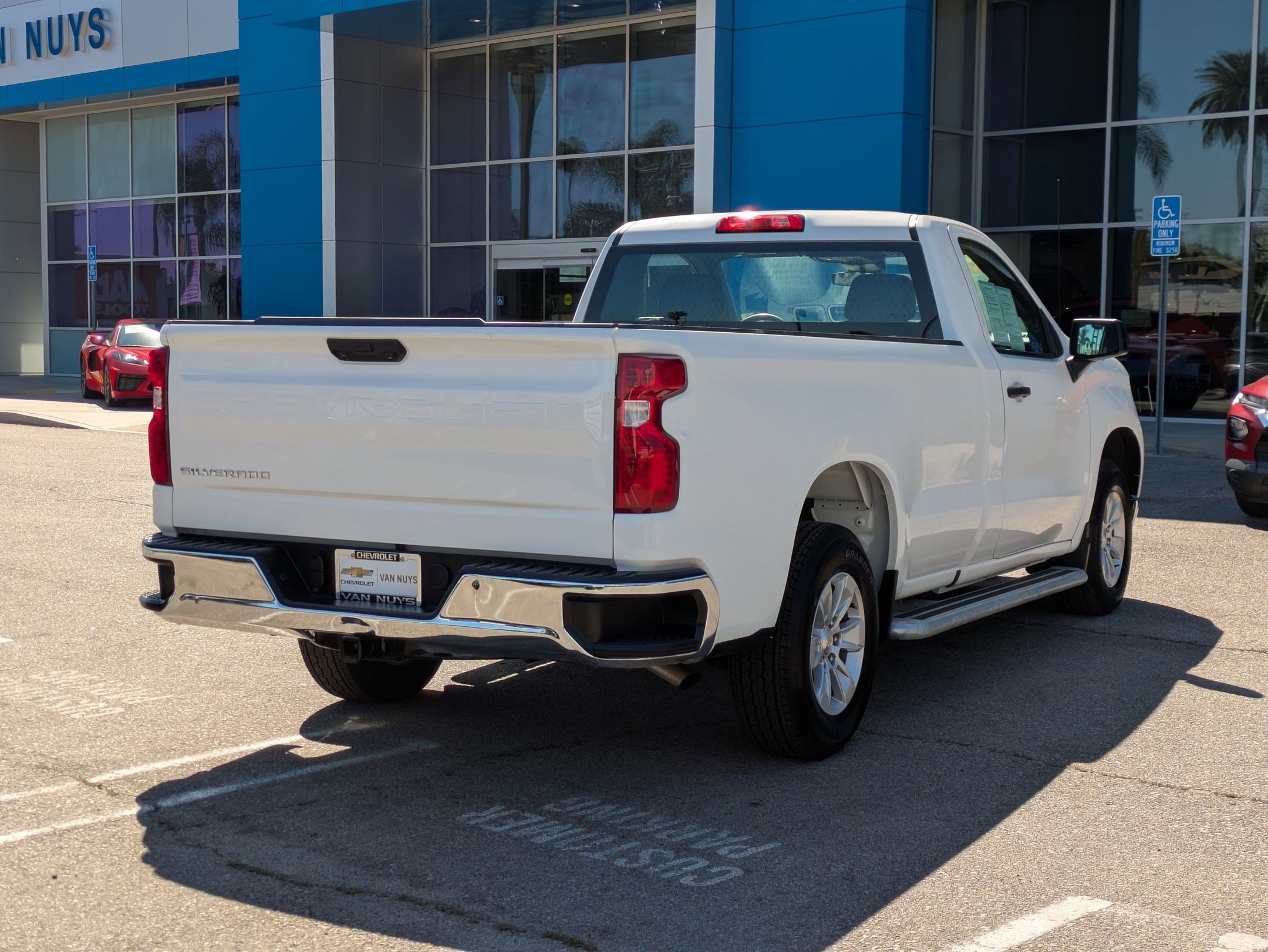 Used 2025 Chevrolet Silverado 1500 W/T image 5