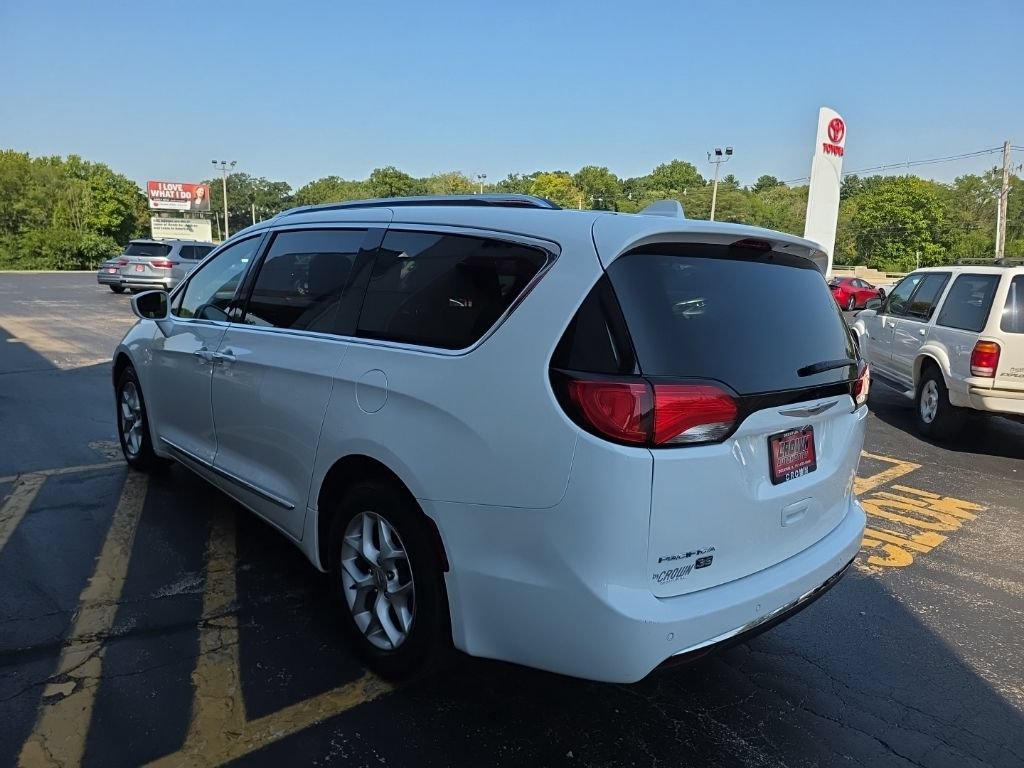 Used 2020 Chrysler Pacifica Touring-L FWD image 6
