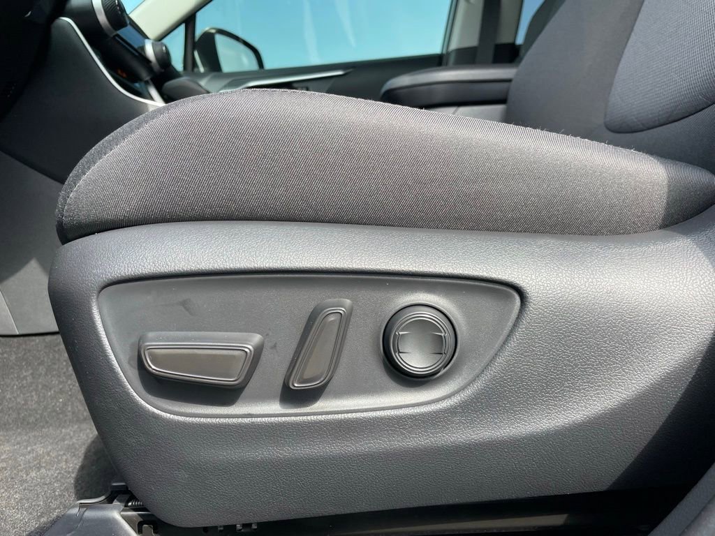Used 2025 Toyota RAV4 XLE image 24