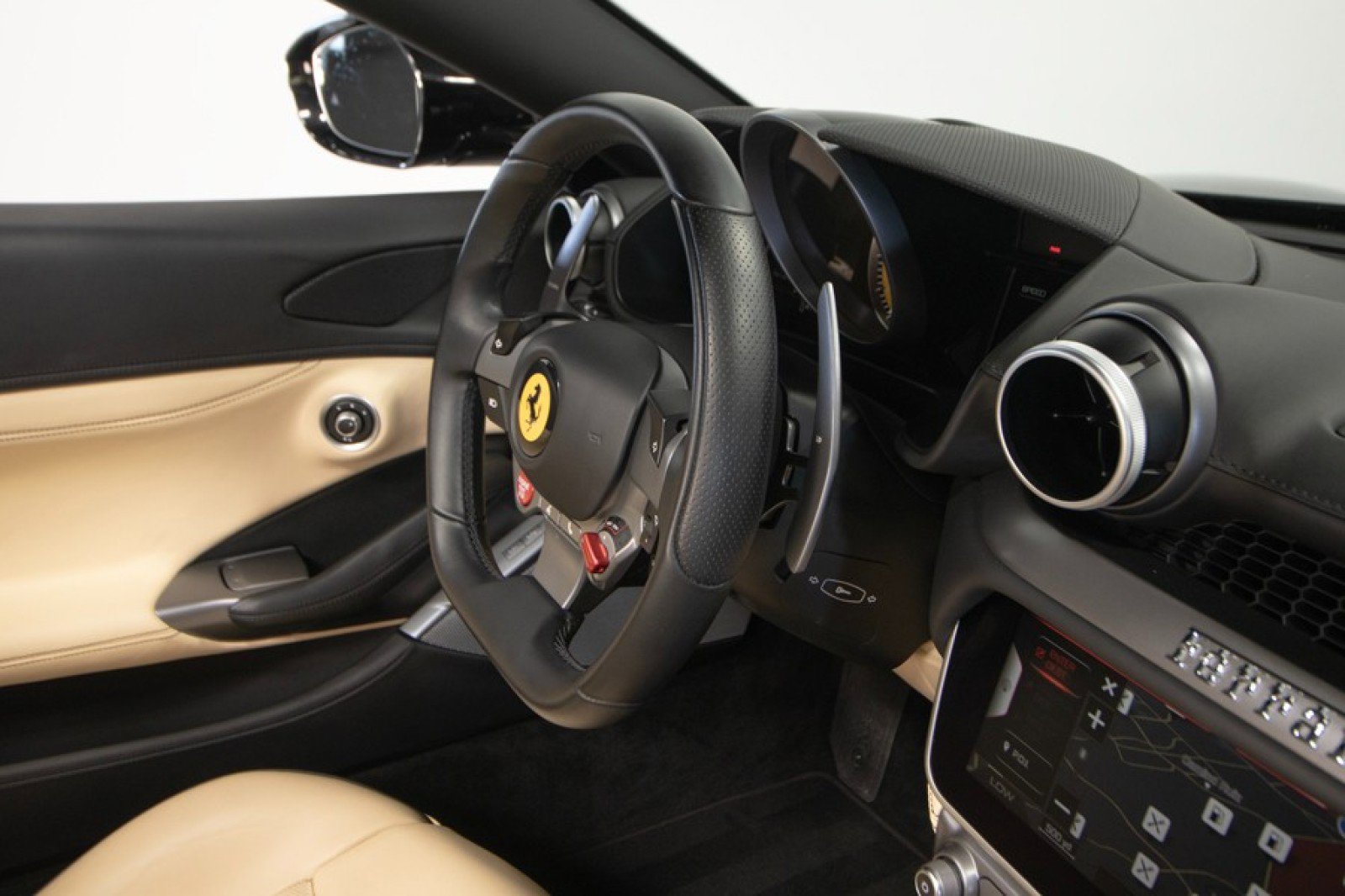 Used 2020 Ferrari Portofino image 53