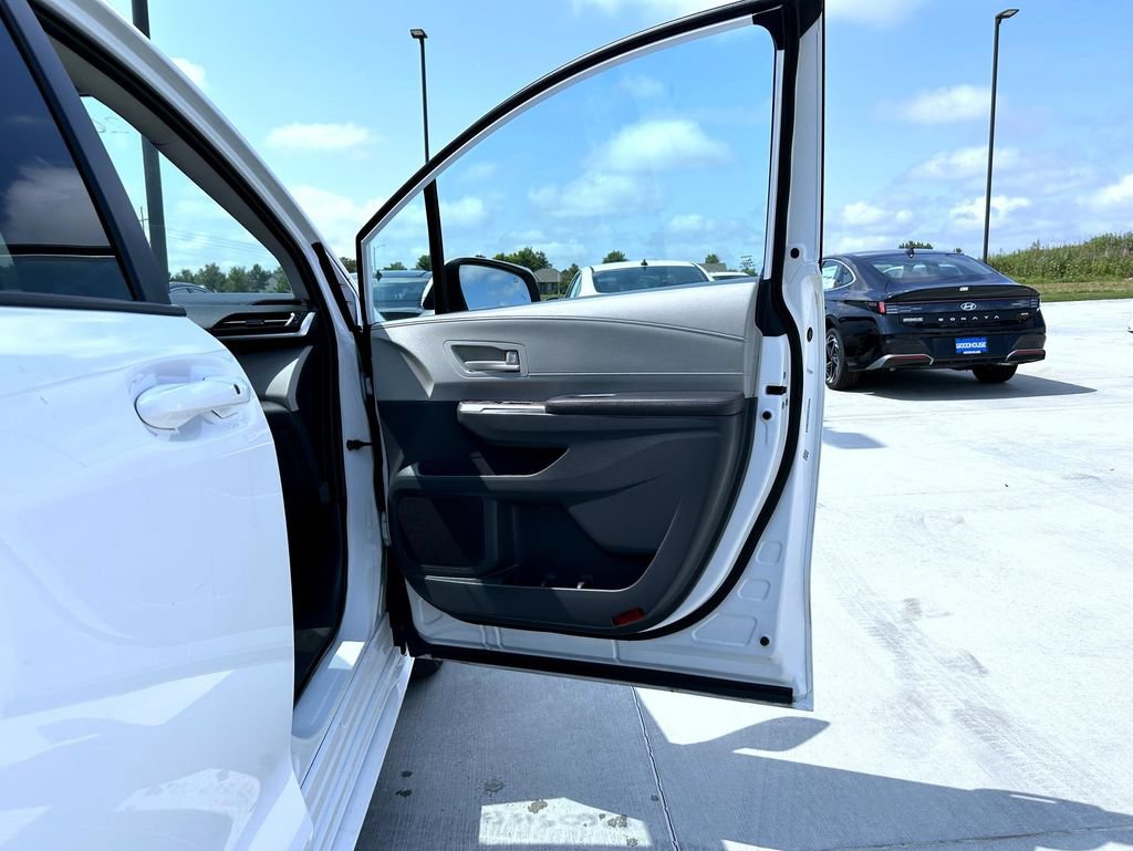 Used 2021 Toyota Sienna LE FWD image 17