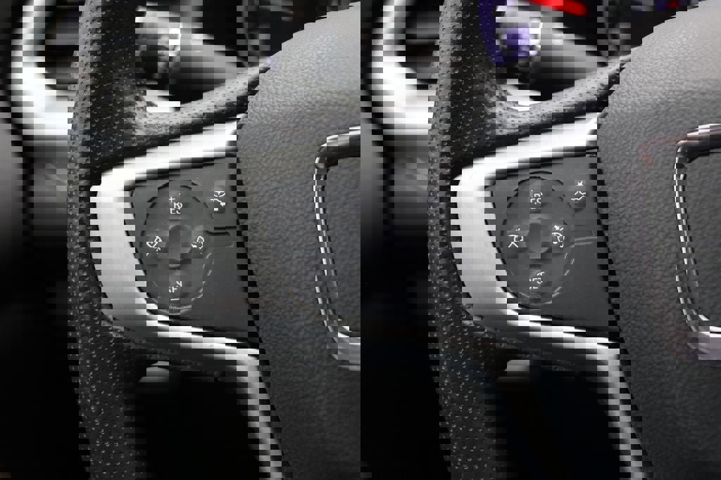 Used 2023 GMC Acadia SLE w/ Driver Convenience Package image 19