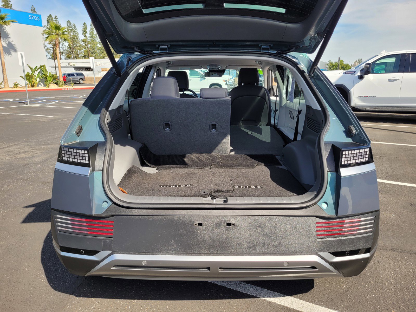 Used 2024 Hyundai Ioniq 5 SEL image 27