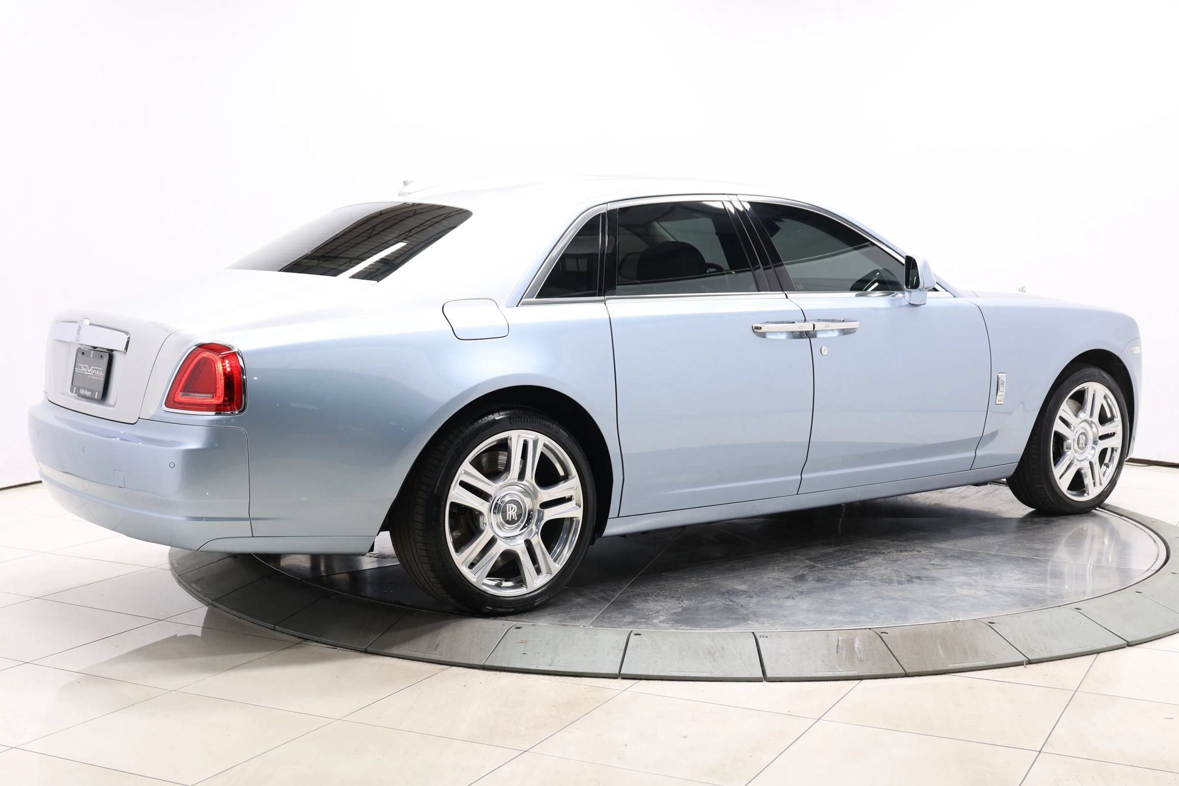 Used 2017 Rolls-Royce Ghost RWD image 4