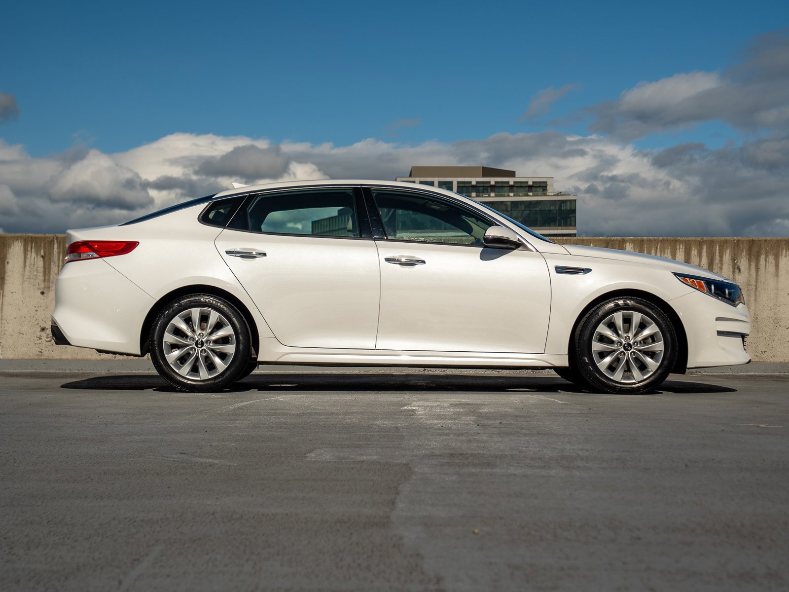 Used 2017 Kia Optima EX FWD image 6