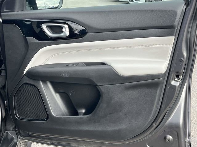 Used 2023 Jeep Compass Limited image 25