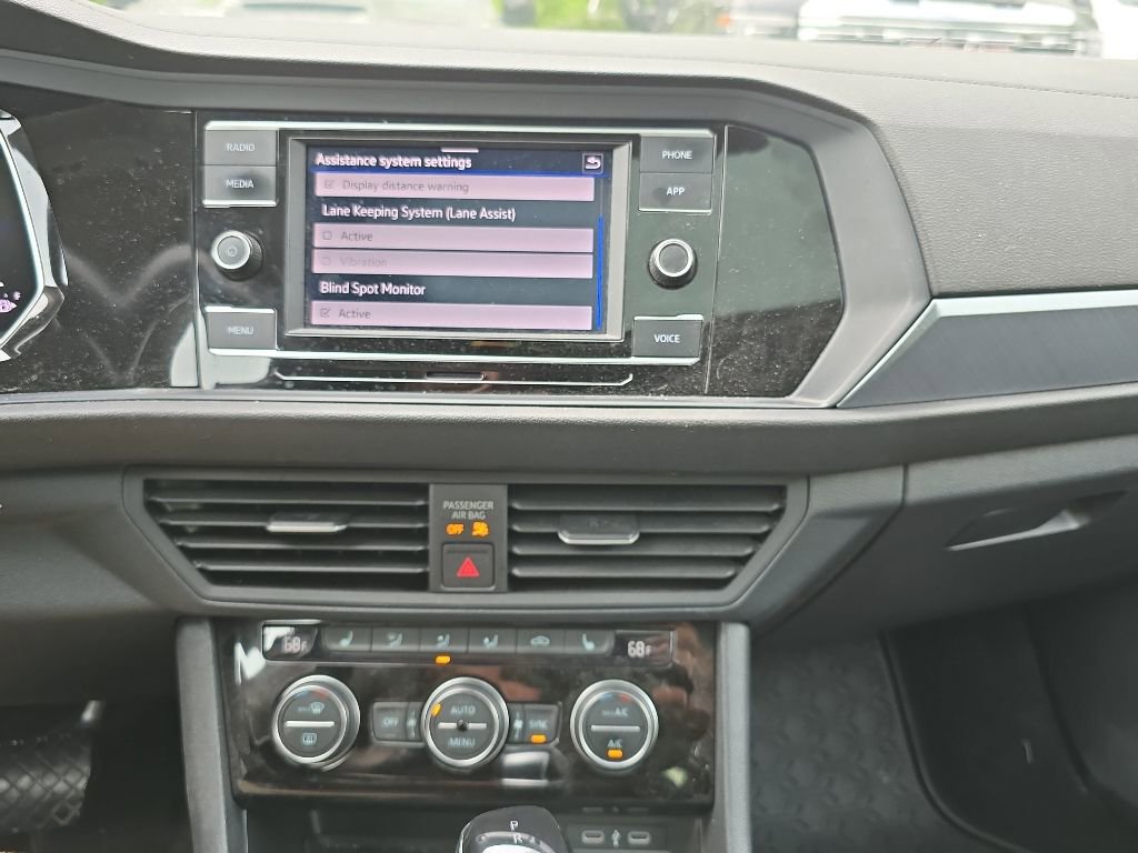 Used 2024 Volkswagen Jetta SE FWD image 23