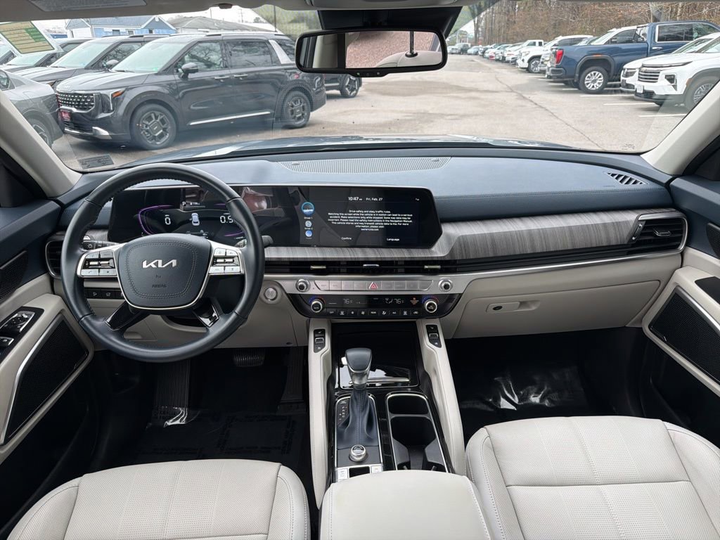 Used 2024 Kia Telluride EX w/ EX Captain's Chair Package image 23