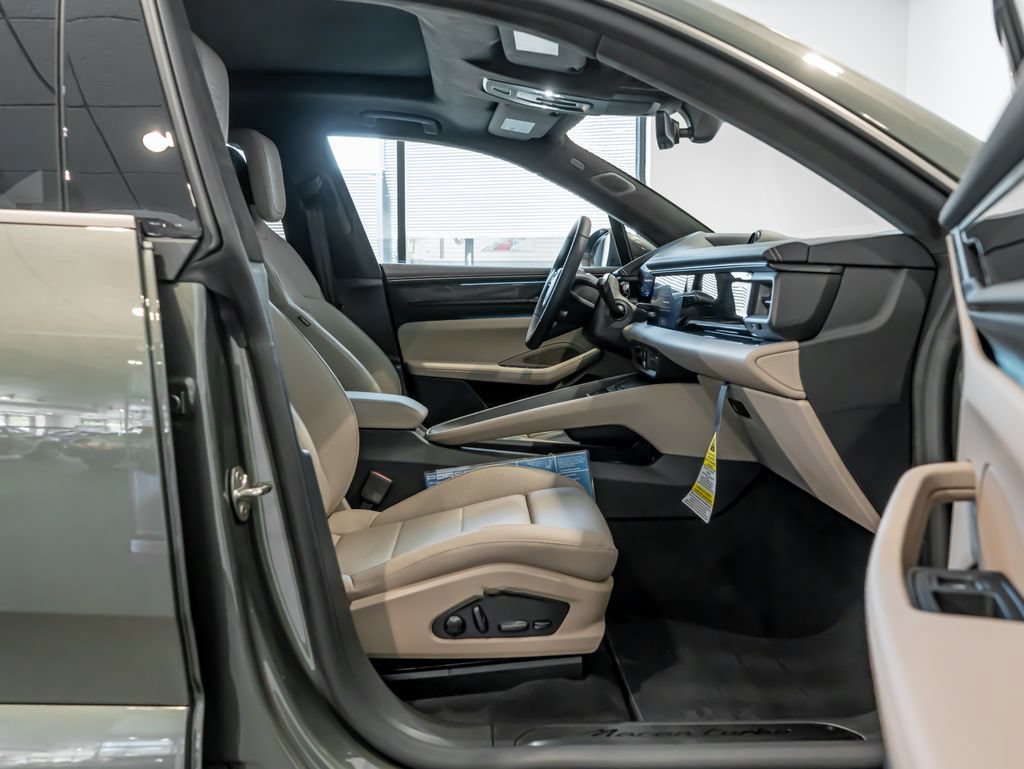 New 2026 Porsche Macan Turbo Electric AWD/4WD image 26