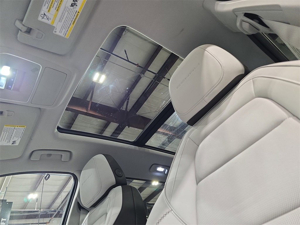 New 2026 GMC Terrain Denali w/ LPO, Black Badging Package image 30