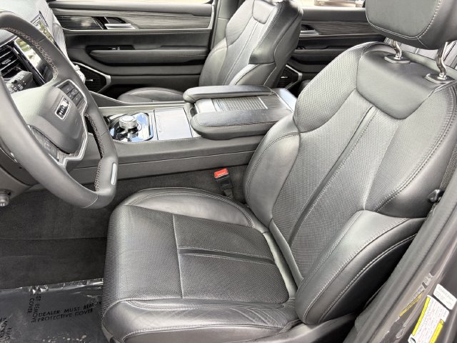 Used 2024 Jeep Wagoneer L Series II w/ Flexible Seating Group AWD/4WD image 20