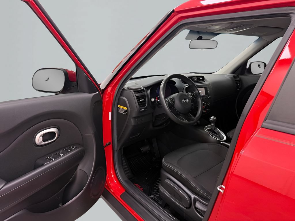 Used 2017 Kia Soul + FWD image 12