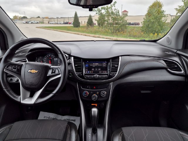 Certified 2022 Chevrolet Trax LT w/ LT Convenience Package AWD/4WD image 31